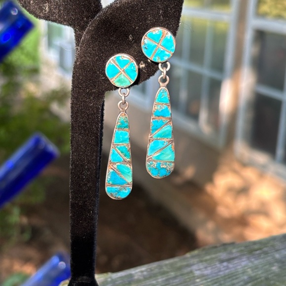 Vintage Jewelry - 1940's Zuni turquoise sterling silver screw back earrings